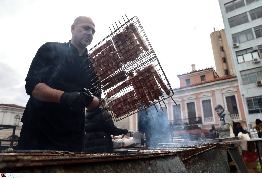 Καιρός Τσικνοπέμπτη: Θα καταφέρουμε να ψήσουμε σουβλάκια στην αυλή;