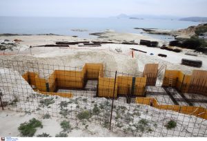 Οικολογικό έγκλημα στη Μήλο με άλλες 8 οικοδομικές άδειες για ξενοδοχειακά συγκροτήματα