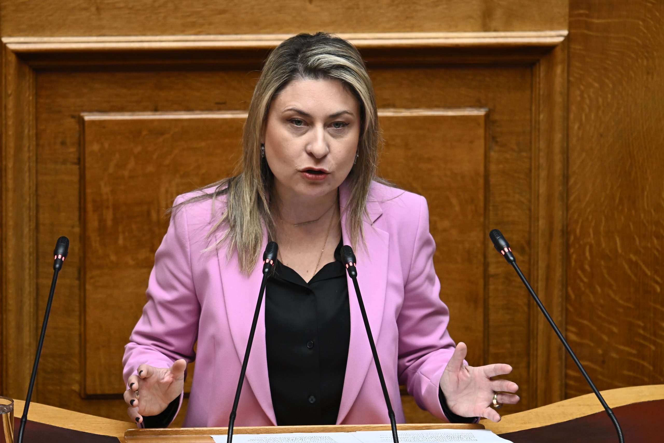 &Chi;&rho;&iota;&sigma;&tau;ί&nu;&alpha; &Alpha;&lambda;&epsilon;&xi;&omicron;&pi;&omicron;ύ&lambda;&omicron;&upsilon;: &Pi;&omega;&sigmaf; &laquo;&tau;&omicron; &tau;&zeta;ά&mu;&pi;&alpha; &pi;έ&theta;&alpha;&nu;&epsilon;&raquo; &ndash; &Tau;&eta;&nu; ά&phi;&eta;&sigma;&epsilon; &epsilon;&kappa;&tau;&epsilon;&theta;&epsilon;&iota;&mu;έ&nu;&eta; &kappa;&alpha;&iota; &mu;ό&nu;&eta;