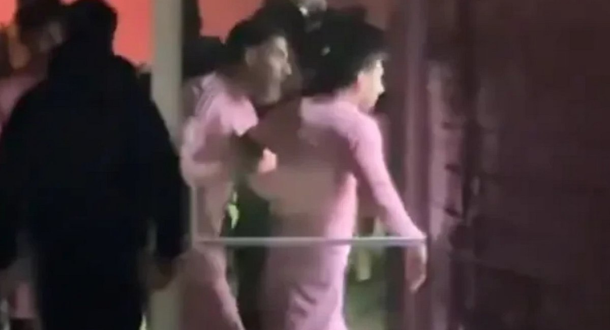 Έ&xi;&alpha;&lambda;&lambda;&omicron;&sigmaf; &omicron; &Lambda;&iota;&omicron;&nu;έ&lambda; &Mu;έ&sigma;&iota;: &Pi;&rho;&omicron;&sigma;&pi;ά&theta;&eta;&sigma;&epsilon; &nu;&alpha; &kappa;ά&nu;&epsilon;&iota; &laquo;&nu;&tau;&omicron;&upsilon;&raquo; &sigma;&tau;&alpha; &alpha;&pi;&omicron;&delta;&upsilon;&tau;ή&rho;&iota;&alpha; &tau;&omega;&nu; &delta;&iota;&alpha;&iota;&tau;&eta;&tau;ώ&nu; (vid)