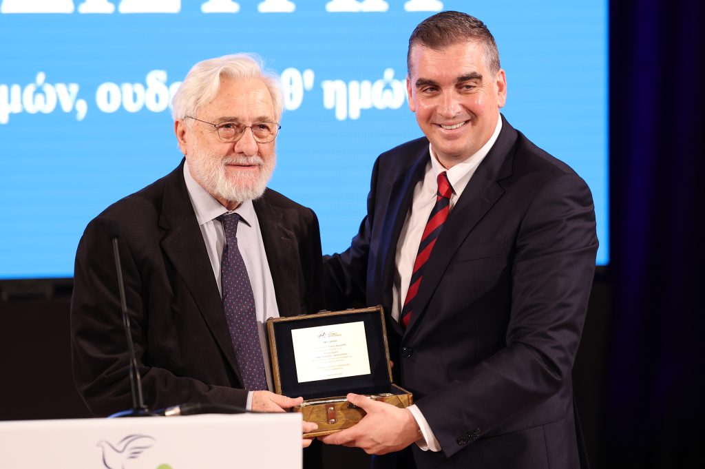 «Ο Καποδίστριας παίρνει τη θέση του Εθνάρχη»: O Σμαραγδής για την ταινία του και την τιμητική εκδήλωση του δήμου Ελληνικού – Αργυρούπολης