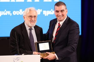 «Ο Καποδίστριας παίρνει τη θέση του Εθνάρχη»: O Σμαραγδής για την ταινία του και την τιμητική εκδήλωση του δήμου Ελληνικού – Αργυρούπολης