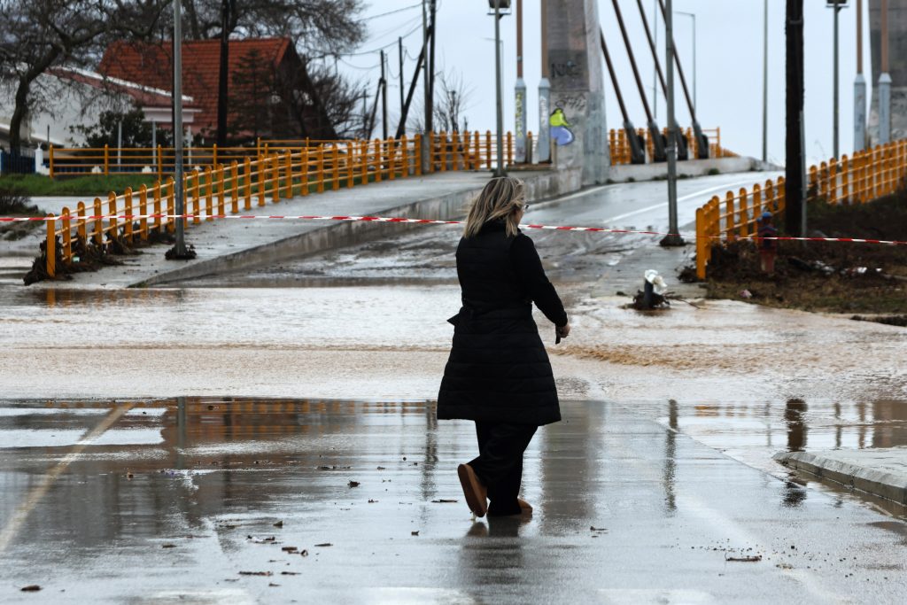 Kαταστροφές από την κακοκαιρία: Πλημμύρες σε δρόμους και σπίτια στον Αγιόκαμπο – Αποκαρδιωτικές εικόνες