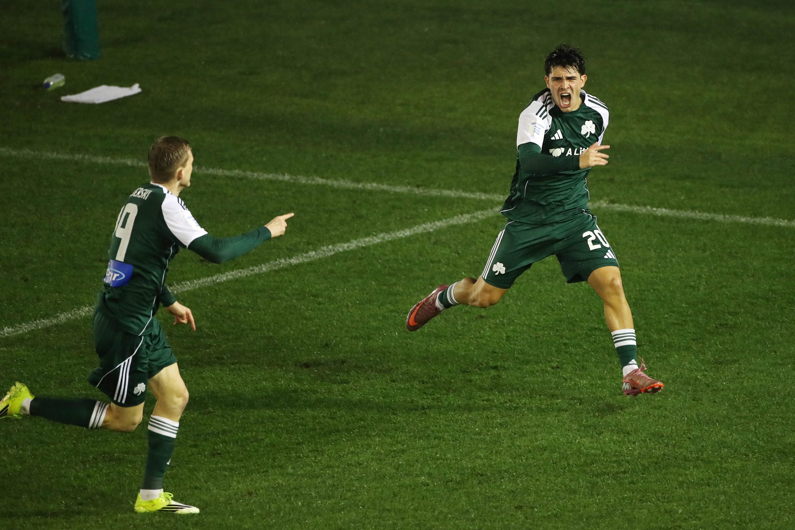 &Delta;ύ&omicron; &eta;&mu;&iota;&tau;&epsilon;&lambda;&iota;&kappa;&omicron;ί &Kappa;&upsilon;&pi;έ&lambda;&lambda;&omicron;&upsilon; &mu;&epsilon; &pi;&omicron;&lambda;&lambda;ά &mu;&upsilon;&sigma;&tau;ή&rho;&iota;&alpha;