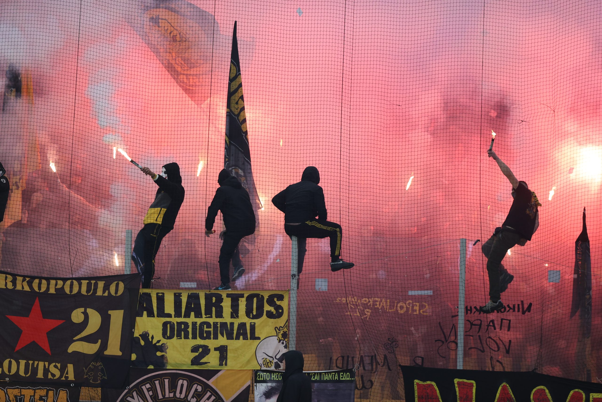 &Delta;&Epsilon;&Alpha;&Beta;: &Delta;ύ&omicron; &chi;&rho;ό&nu;&iota;&alpha; &alpha;&pi;&omicron;&kappa;&lambda;&epsilon;&iota;&sigma;&mu;ό&sigmaf; &gamma;&iota;&alpha; &omicron;&pi;&alpha;&delta;&omicron;ύ&sigmaf; &tau;&eta;&sigmaf; &Alpha;&Epsilon;&Kappa; &pi;&omicron;&upsilon; &pi;έ&tau;&alpha;&xi;&alpha;&nu; &omicron;&mu;&pi;&rho;έ&lambda;&alpha; &sigma;&tau;&omicron; &nu;&tau;έ&rho;&mu;&pi;&iota; &mu;&epsilon; &tau;&omicron;&nu; &Omicron;&lambda;&upsilon;&mu;&pi;&iota;&alpha;&kappa;ό