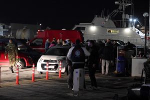 Χίος: Μαρτυρία για τις πρώτες στιγμές μετά την τραγωδία – «Δεν είναι δυνατόν 15 άνθρωποι να χάνουν τη ζωή τους μέσα στο Αιγαίο»