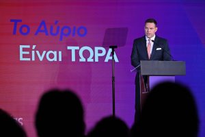 «Δεν με τελείωσαν»: Μηνύματα Κασσελάκη από το ΣΕΦ – Προτείνει αλλαγή ονόματος του Κινήματος Δημοκρατίας