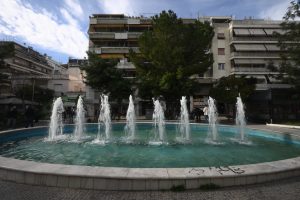 Καλλιθέα: Τι έδειξε η αξονική στο κοριτσάκι που έπεσε στο σιντριβάνι – Πώς χάθηκαν πολύτιμα λεπτά μέχρι να βρεθεί