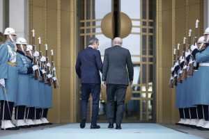 Διάλογος χωρίς γκρίζες σιωπές