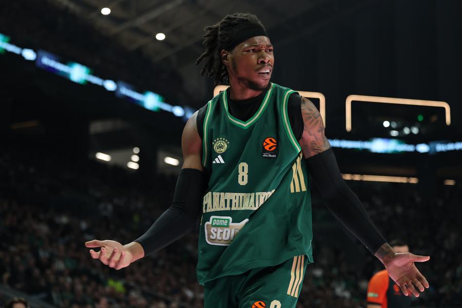 Χτυπήθηκε στο πρόσωπο και μάτωσε ο Χολμς από χτύπημα του Μπιτίμ