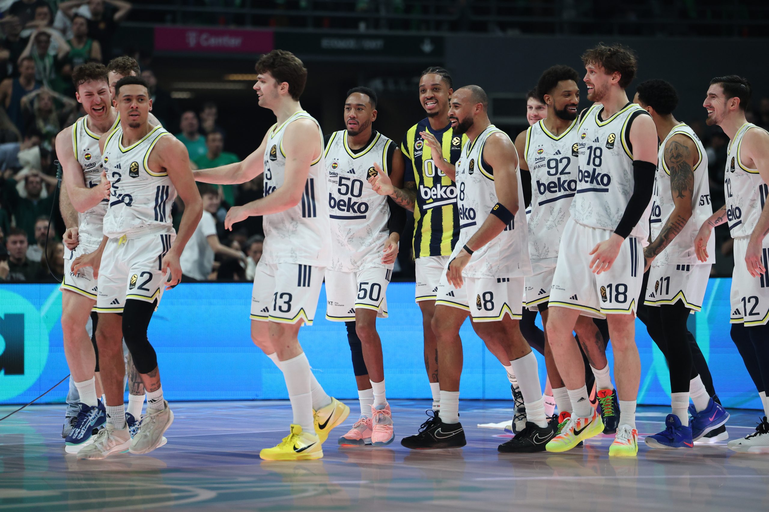 &Tau;&alpha;&hellip;. έ&beta;&alpha;&lambda;&epsilon; &mu;&epsilon; &tau;&omicron;&nu; &Mu;&pi;ό&lambda;&nu;&tau;&gamma;&omicron;&upsilon;&iota;&nu; &eta; &sigma;ύ&nu;&tau;&rho;&omicron;&phi;&omicron;&sigmaf; &tau;&omicron;&upsilon; &Nu;&alpha;&nu;: &laquo;&Sigma;&epsilon; &sigma;&iota;&chi;&alpha;ί&nu;&omicron;&mu;&alpha;&iota;, &mu;&iota;&kappa;&rho;έ ά&nu;&tau;&rho;&alpha;!&raquo; (pic)