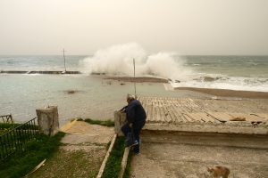 Καιρός: «Σάρωσαν» τα 9 μποφόρ – Δεκάδες πτώσεις δέντρων και συναγερμός στην Πυροσβεστική