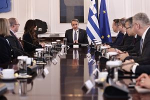 Live η παρουσίαση των συμβάσεων μίσθωσης της ελληνικής Πολιτείας με την Chevron – HELLENiQ ENERGY