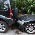 Συνελήφθη μεθυσμένη τραγουδίστρια στο Κολωνάκι – Σμπαράλιασε πέντε οχήματα