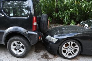 Συνελήφθη μεθυσμένη τραγουδίστρια στο Κολωνάκι – Παρέσυρε πέντε οχήματα