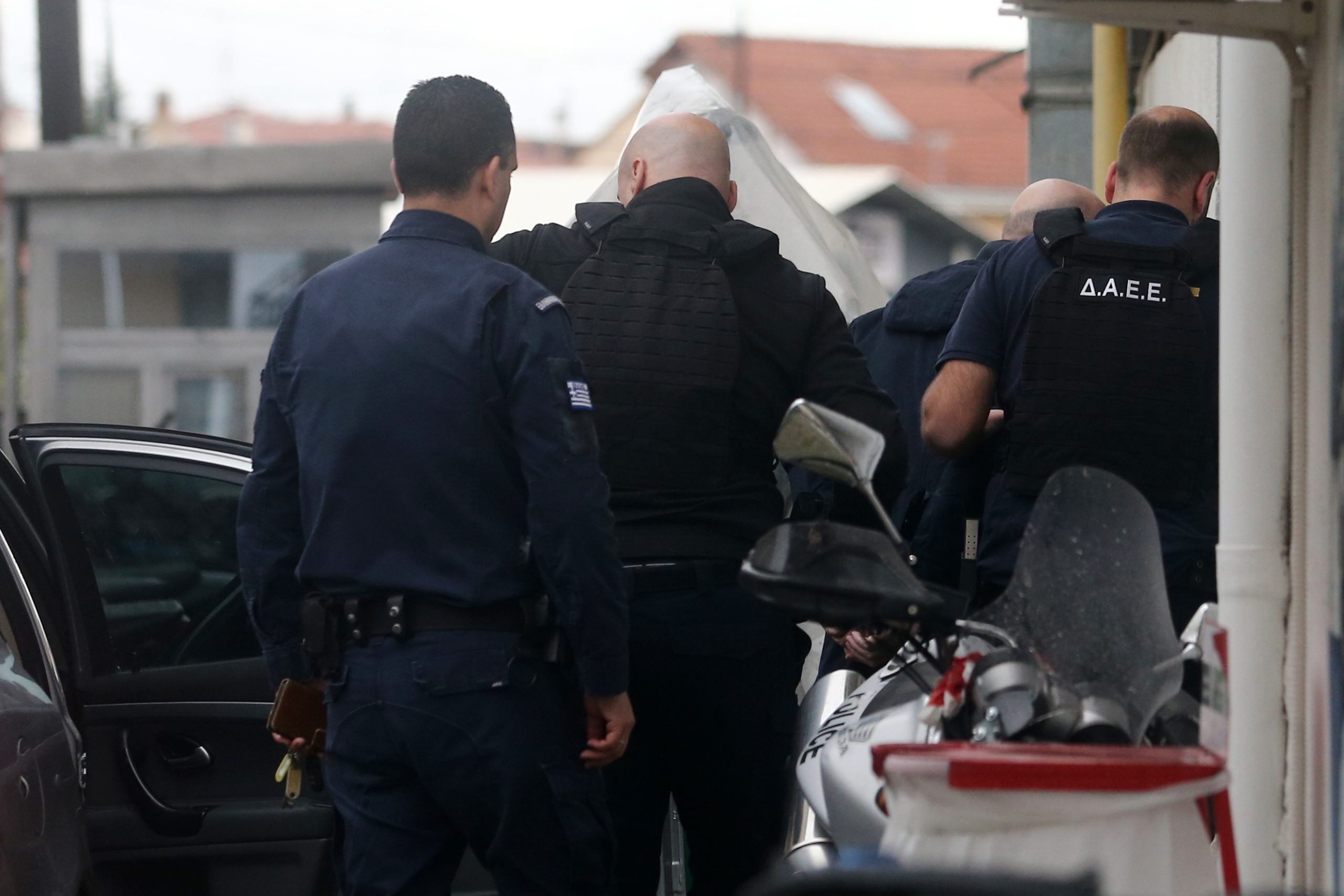 &laquo;&Beta;&iota;&omicron;&lambda;ά&nu;&tau;&alpha;&raquo;: &Mu;&epsilon; &chi;&epsilon;&iota;&rho;&omicron;&kappa;&rho;&omicron;&tau;ή&mu;&alpha;&tau;&alpha; &kappa;&alpha;&iota; &epsilon;&pi;&epsilon;&upsilon;&phi;&eta;&mu;ί&epsilon;&sigmaf; &alpha;&pi;ό &epsilon;&rho;&gamma;&alpha;&zeta;ό&mu;&epsilon;&nu;&omicron;&upsilon;&sigmaf; &eta; έ&xi;&omicron;&delta;&omicron;&sigmaf; &tau;&omicron;&upsilon; &iota;&delta;&iota;&omicron;&kappa;&tau;ή&tau;&eta; &alpha;&pi;ό &tau;&alpha; &delta;&iota;&kappa;&alpha;&sigma;&tau;ή&rho;&iota;&alpha;