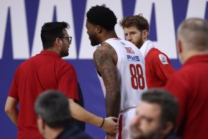 Αποχώρησε τραυματίας ο Ταϊρίκ Τζόουνς κόντρα στην ΑΕΚ