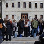 Βιολάντα: Ενώπιον του ανακριτή ο ιδιοκτήτης – Υποστηρικτές του έξω από τα δικαστήρια Τρικάλων