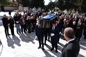 Άννα Ψαρούδα – Μπενάκη: Θλίψη στην κηδεία της – Ποιοι έδωσαν το παρών