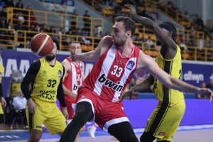 Ο Μιλουτίνοφ θέλει να αγωνιστεί στον τελικό παρά το κάταγμα στον αντίχειρα