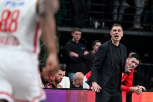 Μπαρτζώκας: «Αν παίζαμε δύο ημέρες αργότερα, ο Βεζένκοβ θα έπαιζε»