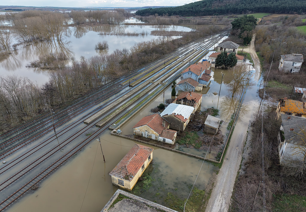 Έβρος: Εφιαλτικές εικόνες αποτυπώνουν το μέγεθος της καταστροφής από τις πλημμύρες – Κρίσιμες οι επόμενες ώρες