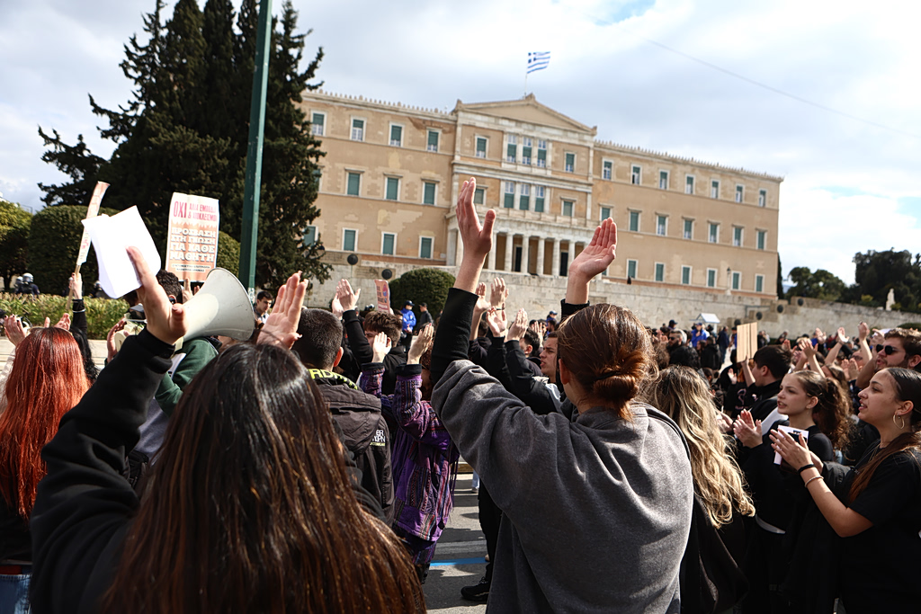 Παραλύει η Αθήνα: Ποιοι κατεβαίνουν στην απεργία για τα Τέμπη – Κλειστό το κέντρο