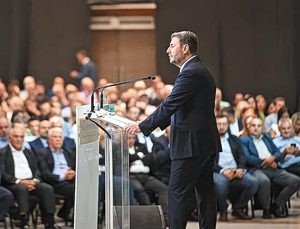 Χαριλάου Τρικούπη σε θέση μάχης – Στο φόντο η επιστροφή Τσίπρα