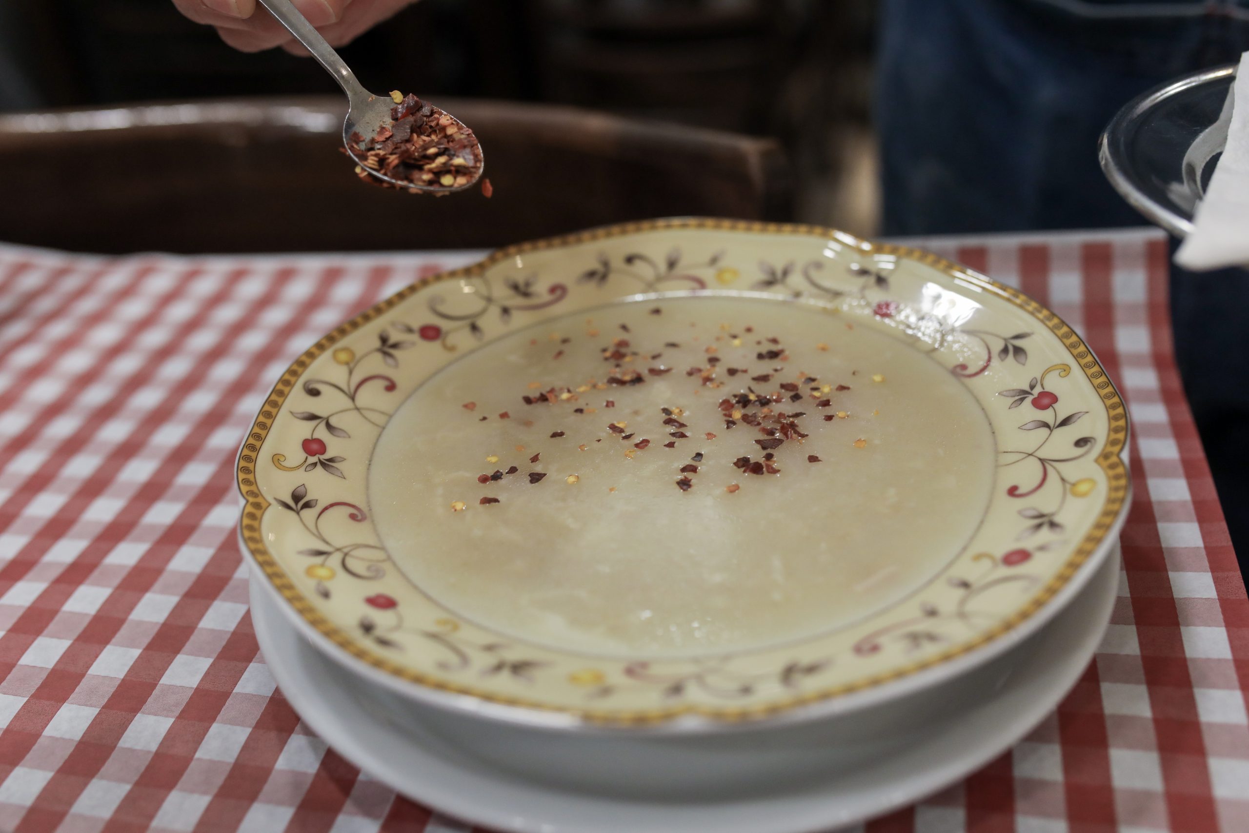 &Epsilon;&lambda;&lambda;ά&delta;&alpha; vs &Tau;&omicron;&upsilon;&rho;&kappa;ί&alpha; &gamma;&iota;&alpha; &tau;&omicron;&nu; &pi;&alpha;&tau;&sigma;ά: &Tau;&omicron; &pi;&iota;ά&tau;&omicron; &pi;&omicron;&upsilon; &alpha;&nu;ά&beta;&epsilon;&iota; &pi;&omicron;&lambda;&iota;&tau;&iota;&sigma;&tau;&iota;&kappa;ή &laquo;&sigma;ύ&gamma;&kappa;&rho;&omicron;&upsilon;&sigma;&eta;&raquo;