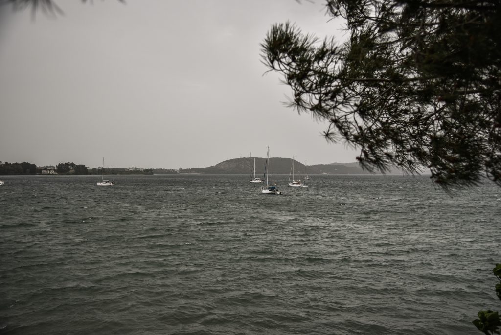 Νέο έκτακτο δελτίο καιρού – «Πορτοκαλί» προειδοποίηση για καταιγίδες, θυελλώδεις ανέμους και αφρικανική σκόνη