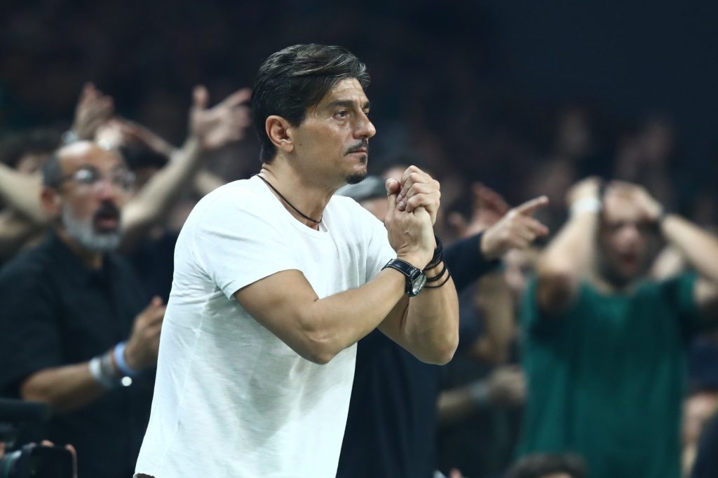 Έξαλλος ο Γιαννακόπουλος με παίκτες και Αταμάν (vid)