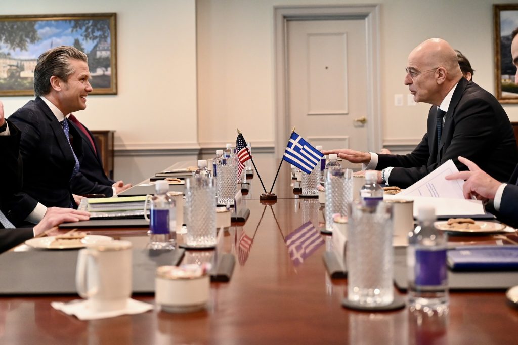 Συνάντηση Δένδια – Χέγκσεθ στις ΗΠΑ: Δυνατότητες περαιτέρω συνεργασίας, «Ατζέντα 2030» και F-35 στο επίκεντρο