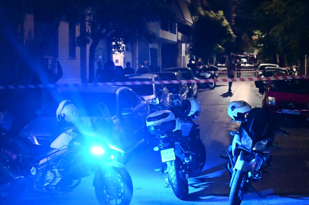 Συναγερμός στην ΕΛ.ΑΣ.για τον Χρήστο Μαυρίκη: Πυροβόλησε με καραμπίνα και ταμπουρώθηκε στο σπίτι του