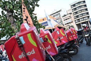 Τσικνοπέμπτη χωρίς delivery – 24ωρη απεργία στο efood