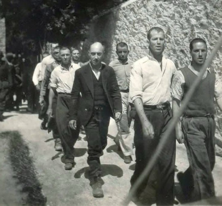 Η πρώτη ταυτοποίηση στις φωτογραφίες με τους 200 που εκτελέστηκαν στην Καισαριανή – Αφαιρέθηκαν από το eBay