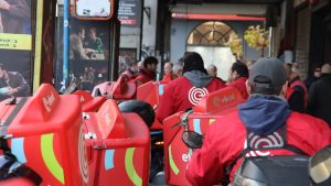 Απεργούν την Τσικνοπέμπτη οι εργαζόμενοι στην efood