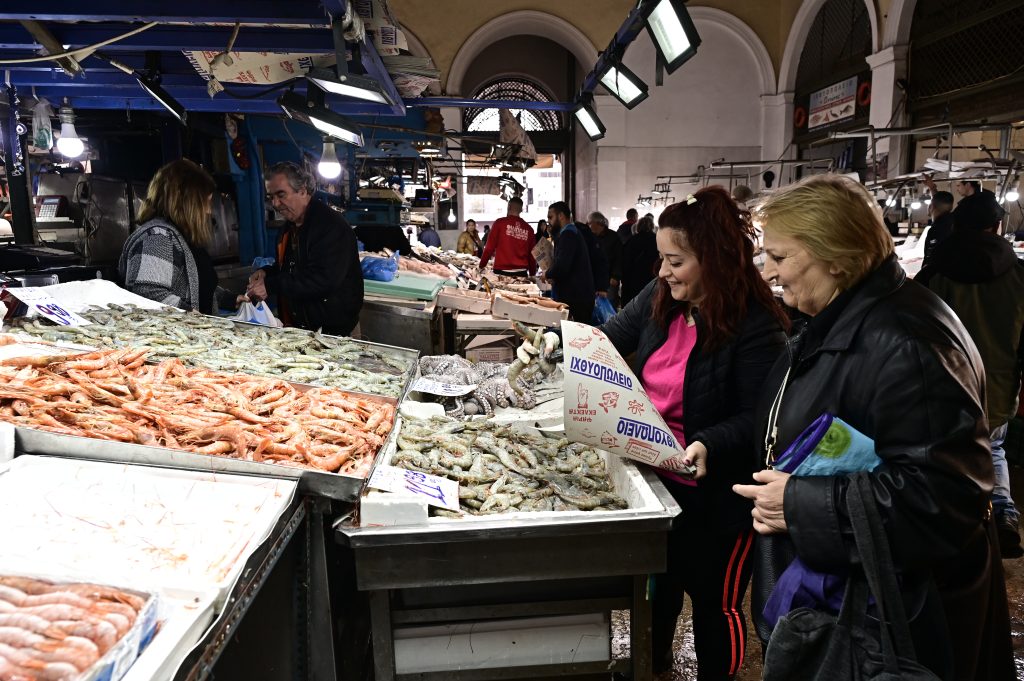 Αλμυρή η Καθαρά Δευτέρα: Στα ύψη οι τιμές σε χταπόδι, καλαμάρι και σαρακοστιανά