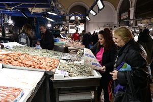 Αλμυρή η Καθαρά Δευτέρα: Στα ύψη οι τιμές σε χταπόδι, καλαμάρι και σαρακοστιανά