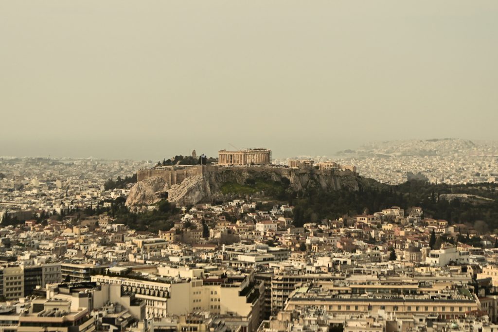 Καιρός: «Κόλαση» το Σαββατοκύριακο με αφρικανική σκόνη και λασποβροχές – Οι «κόκκινες» περιοχές