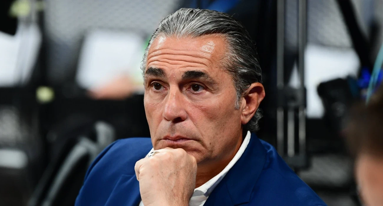 &laquo;&Mu;&alpha;ύ&rho;&alpha;&raquo; &sigma;ύ&nu;&nu;&epsilon;&phi;&alpha; &pi;ά&nu;&omega; &alpha;&pi;&rsquo; &tau;&omicron; &kappa;&epsilon;&phi;ά&lambda;&iota; &tau;&omicron;&upsilon; &Sigma;&kappa;&alpha;&rho;&iota;ό&lambda;&omicron; &ndash; &Tau;&omicron;&nu; &gamma;&iota;&omicron;ύ&chi;&alpha;&rho;&alpha;&nu; &pi;&alpha;&rho;ά &tau;&eta; &nu;ί&kappa;&eta; &tau;&eta;&sigmaf; &Rho;&epsilon;ά&lambda;