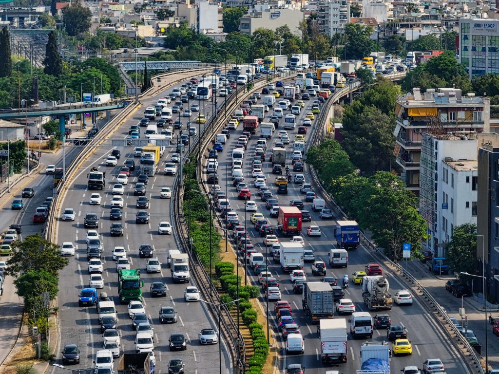 Καλός καιρός και Άγιος Βαλεντίνος μπλόκαραν τους δρόμους – Live η κίνηση