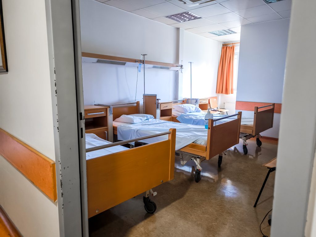 Θεσσαλονίκη: Απέδρασε κρατούμενος από τη ΜΕΘ του Ιπποκράτειου – «Έφυγε με τους ορούς»