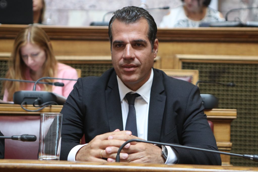 «Ήθελα να φιλήσω τα παιδιά μου πριν πεθάνω»: Η συγκλονιστική εξομολόγηση του Θάνου Πλεύρη στο Face2Face