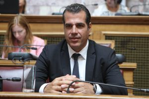 «Ήθελα να φιλήσω τα παιδιά μου πριν πεθάνω»: Η συγκλονιστική εξομολόγηση του Θάνου Πλεύρη στο Face2Face