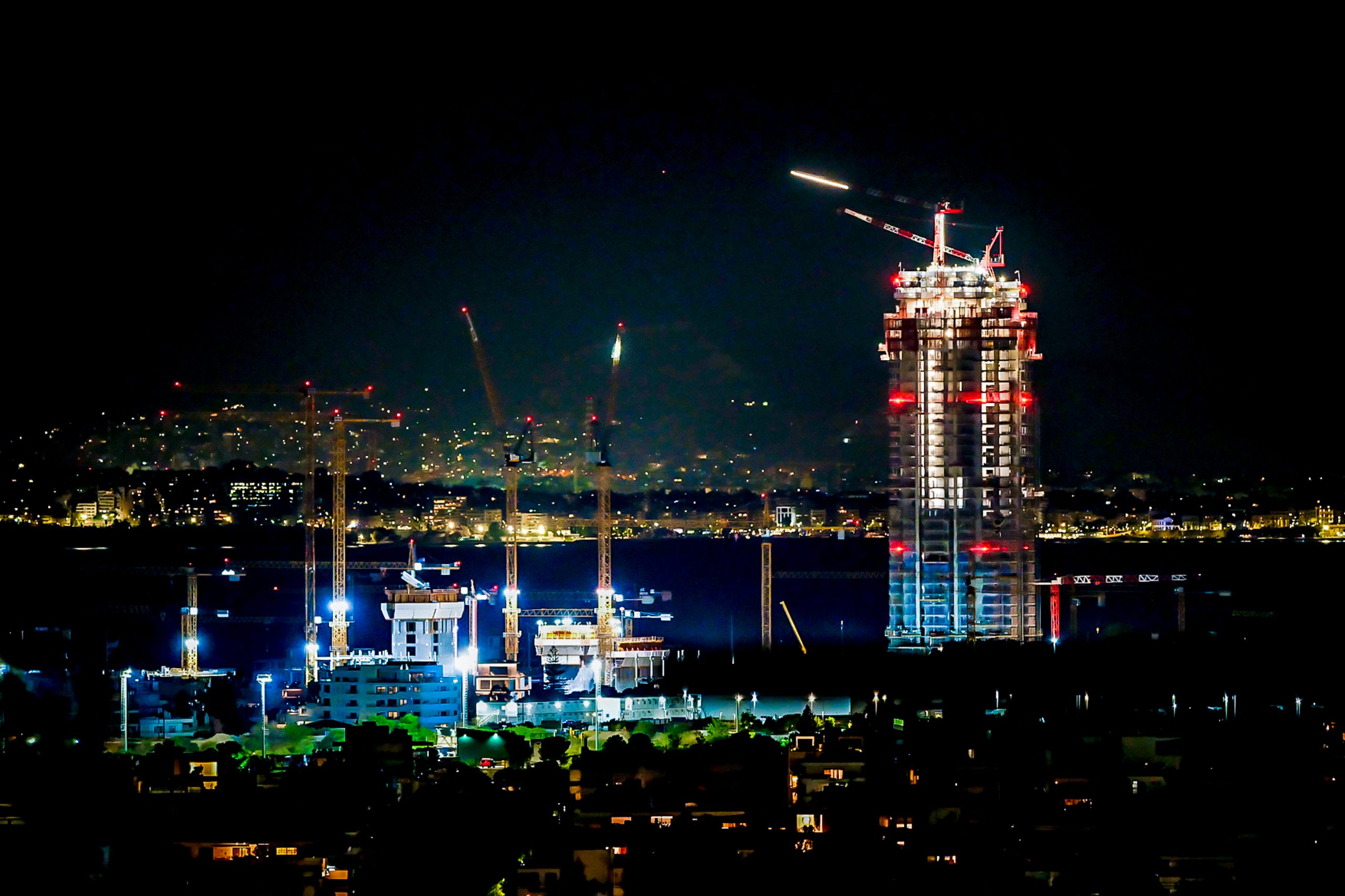 &Sigma;&tau;&eta;&nu; &tau;&epsilon;&lambda;&iota;&kappa;ή &epsilon;&upsilon;&theta;&epsilon;ί&alpha; &gamma;&iota;&alpha; &tau;&eta;&nu; &omicron;&lambda;&omicron;&kappa;&lambda;ή&rho;&omega;&sigma;&eta; &tau;&eta;&sigmaf; &kappa;&alpha;&tau;&alpha;&sigma;&kappa;&epsilon;&upsilon;ή&sigmaf; &tau;&omicron;&upsilon; &omicron; Riviera Tower &sigma;&tau;&omicron; &Epsilon;&lambda;&lambda;&eta;&nu;&iota;&kappa;ό