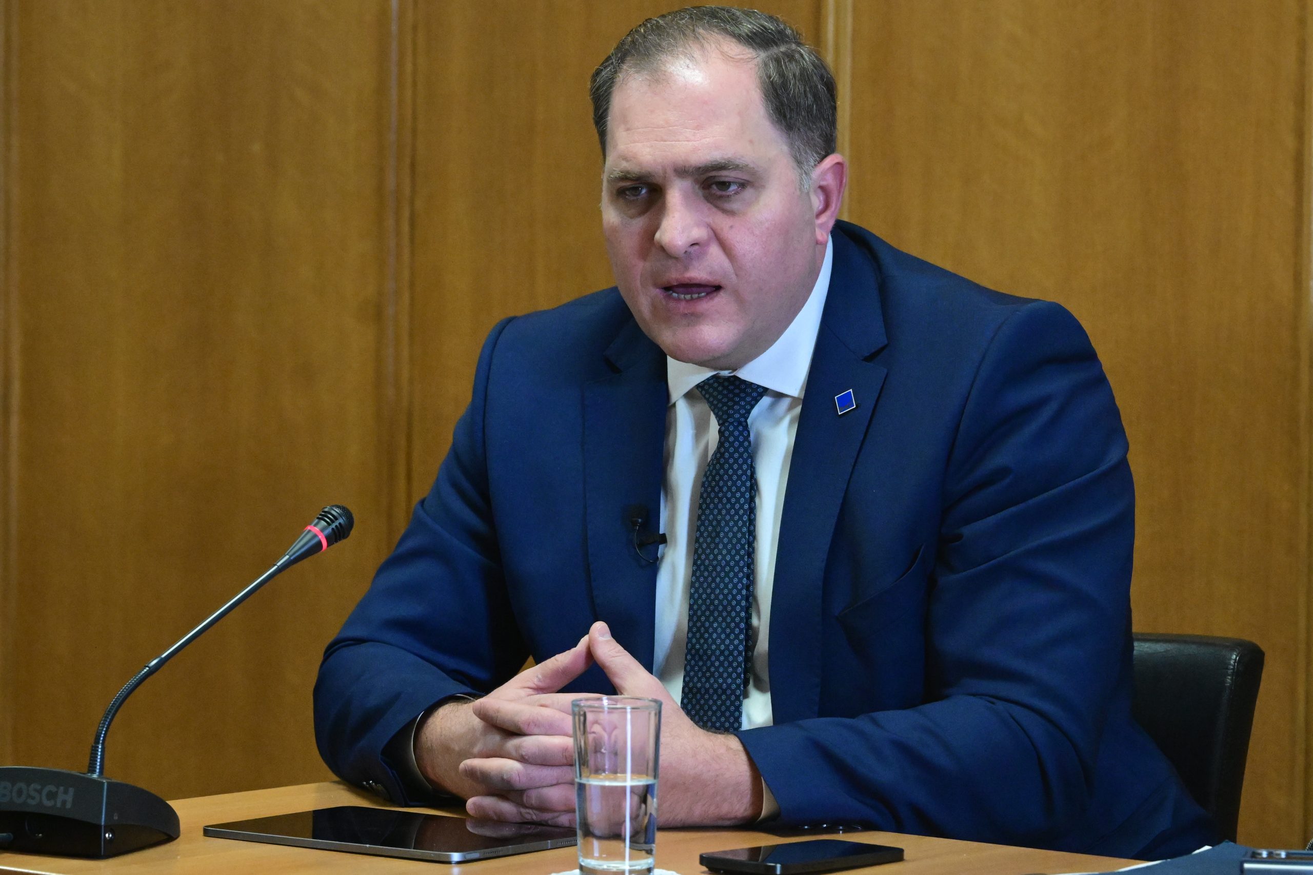 &Alpha;&Alpha;&Delta;&Epsilon;: &Iota;&pi;&pi;ό&tau;&eta;&sigmaf; &tau;&omicron;&upsilon; &Epsilon;&theta;&nu;&iota;&kappa;&omicron;ύ &Tau;ά&gamma;&mu;&alpha;&tau;&omicron;&sigmaf; &Alpha;&xi;ί&alpha;&sigmaf; &tau;&eta;&sigmaf; &Gamma;&alpha;&lambda;&lambda;&iota;&kappa;ή&sigmaf; &Delta;&eta;&mu;&omicron;&kappa;&rho;&alpha;&tau;ί&alpha;&sigmaf; &omicron; &Gamma;. &Pi;&iota;&tau;&sigma;&iota;&lambda;ή&sigmaf;