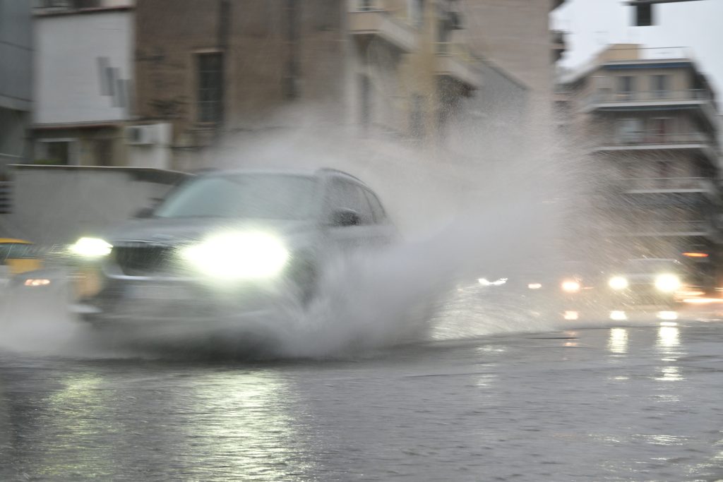 Καιρός: Αντίστροφη μέτρηση για «δύο διαταραχές με καταιγίδες, λασποβροχές και νοτιάδες» – Η ανάρτηση Τσατραφύλλια