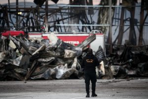 Ανησυχία για νέα ανάφλεξη και έκρηξη στο εργοστάσιο «Βιολάντα» – Σε παύση οι έρευνες λόγω υπερβολικής συγκέντρωσης προπανίου