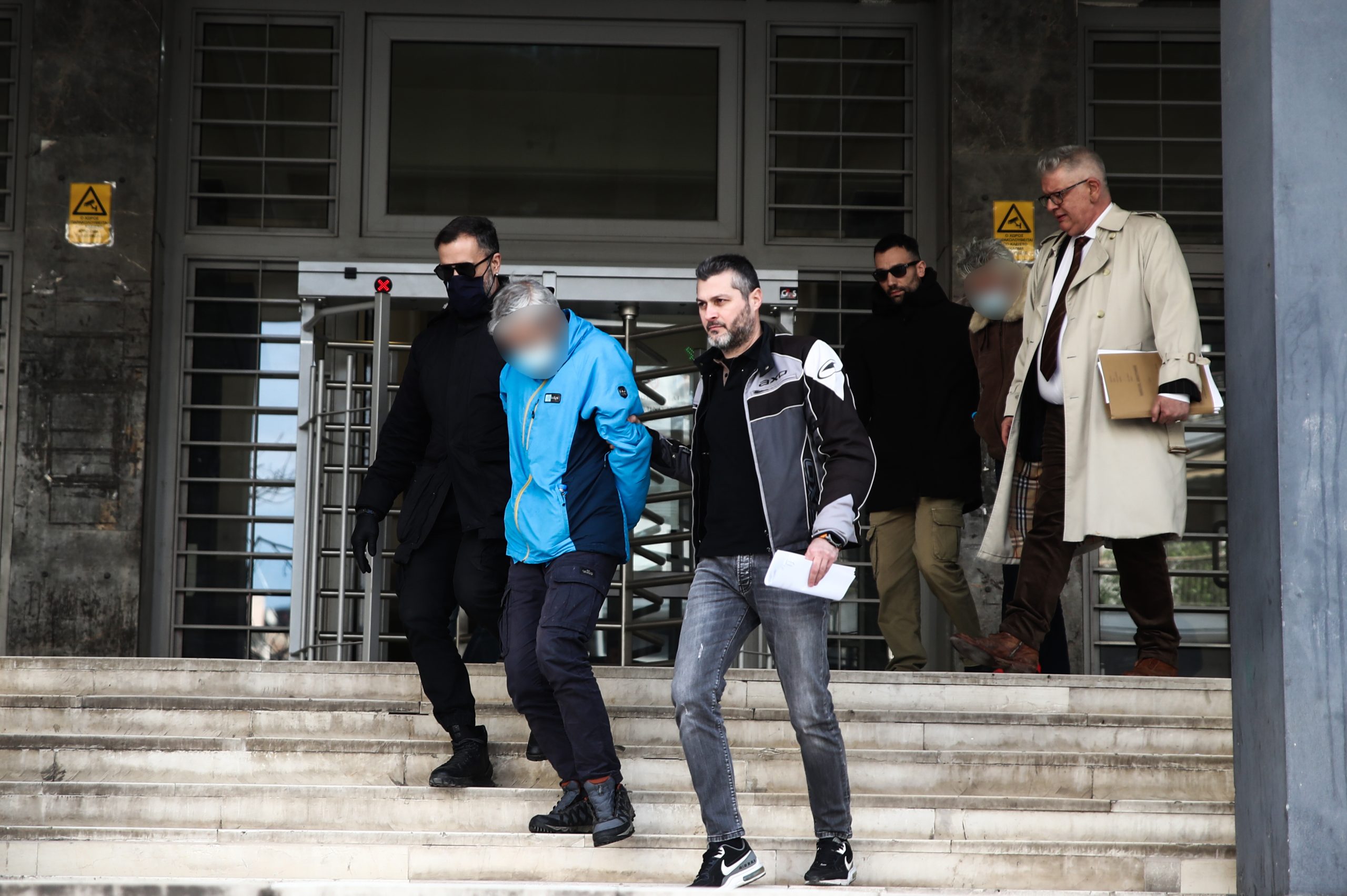 &Theta;&epsilon;&sigma;&sigma;&alpha;&lambda;&omicron;&nu;ί&kappa;&eta;: &Pi;&rho;&omicron;&phi;&upsilon;&lambda;&alpha;&kappa;&iota;&sigma;&tau;έ&omicron;&iota; &omicron;&iota; &delta;ύ&omicron; &kappa;&alpha;&tau;&eta;&gamma;&omicron;&rho;&omicron;ύ&mu;&epsilon;&nu;&omicron;&iota; &gamma;&iota;&alpha; &tau;&iota;&sigmaf; &delta;&omicron;&lambda;&omicron;&phi;&omicron;&nu;ί&epsilon;&sigmaf; &delta;ύ&omicron; &gamma;&upsilon;&nu;&alpha;&iota;&kappa;ώ&nu;