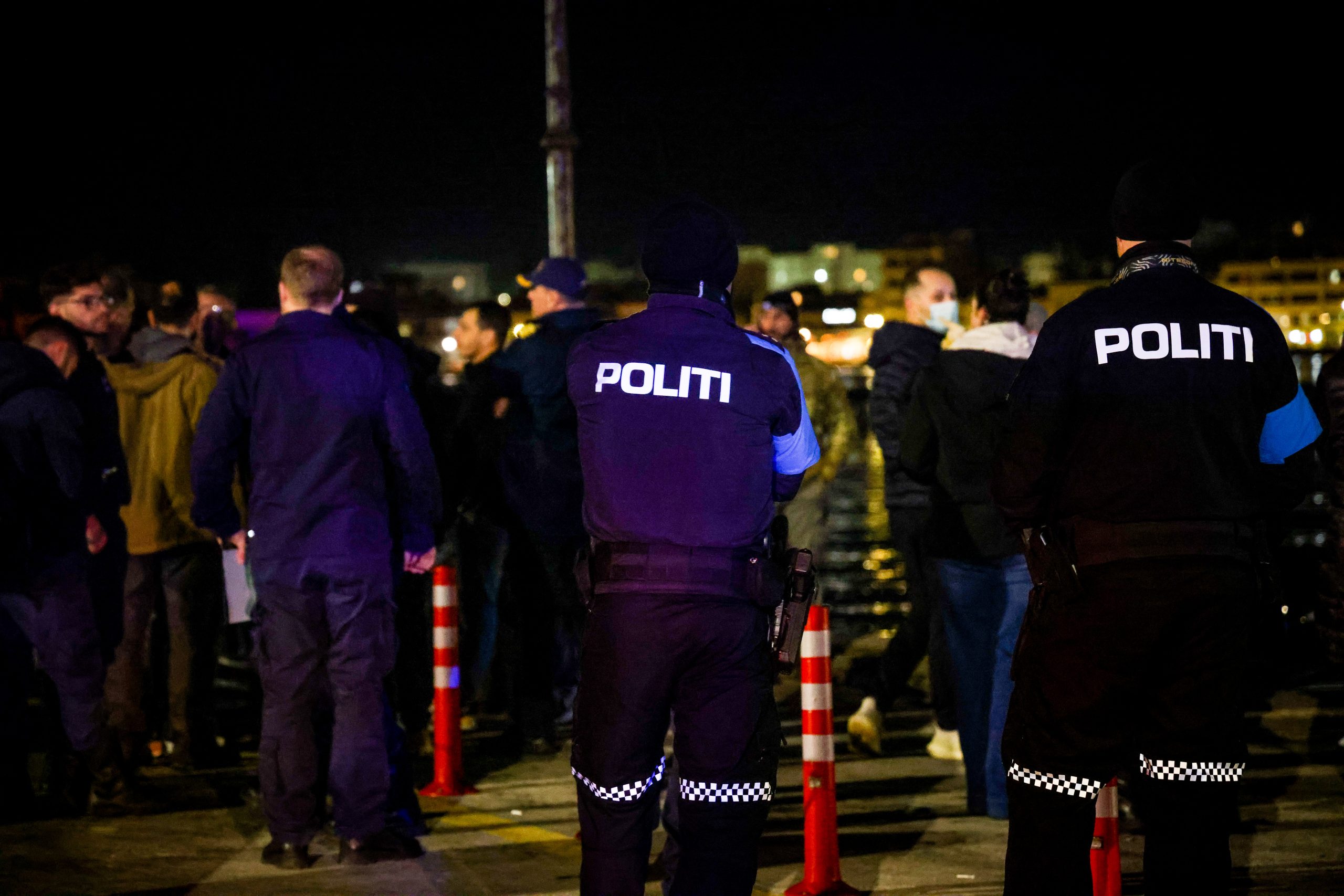 &Chi;ί&omicron;&sigmaf;: &Phi;&omega;&tau;&omicron;&gamma;&rho;&alpha;&phi;ί&alpha; &alpha;&pi;ό &tau;&eta; &lambda;έ&mu;&beta;&omicron; &pi;&omicron;&upsilon; &mu;&epsilon;&tau;έ&phi;&epsilon;&rho;&epsilon; &tau;&omicron;&upsilon;&sigmaf; &mu;&epsilon;&tau;&alpha;&nu;ά&sigma;&tau;&epsilon;&sigmaf; &ndash; &laquo;&Upsilon;&pi;ή&rho;&xi;&epsilon; &alpha;&iota;&phi;&nu;ί&delta;&iota;&alpha; &alpha;&lambda;&lambda;&alpha;&gamma;ή &pi;&omicron;&rho;&epsilon;ί&alpha;&sigmaf; &alpha;&pi;ό &tau;&omicron; &sigma;&kappa;ά&phi;&omicron;&sigmaf; &tau;&omicron;&upsilon; &delta;&iota;&alpha;&kappa;&iota;&nu;&eta;&tau;ή&raquo; &lambda;έ&epsilon;&iota; &omicron; &Kappa;&iota;&kappa;ί&lambda;&iota;&alpha;&sigmaf;